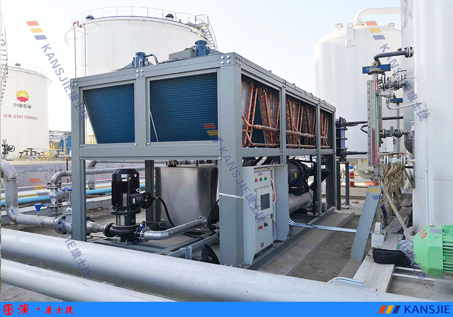 石油公司用風(fēng)冷螺桿式防爆冷水機(jī)使用案例